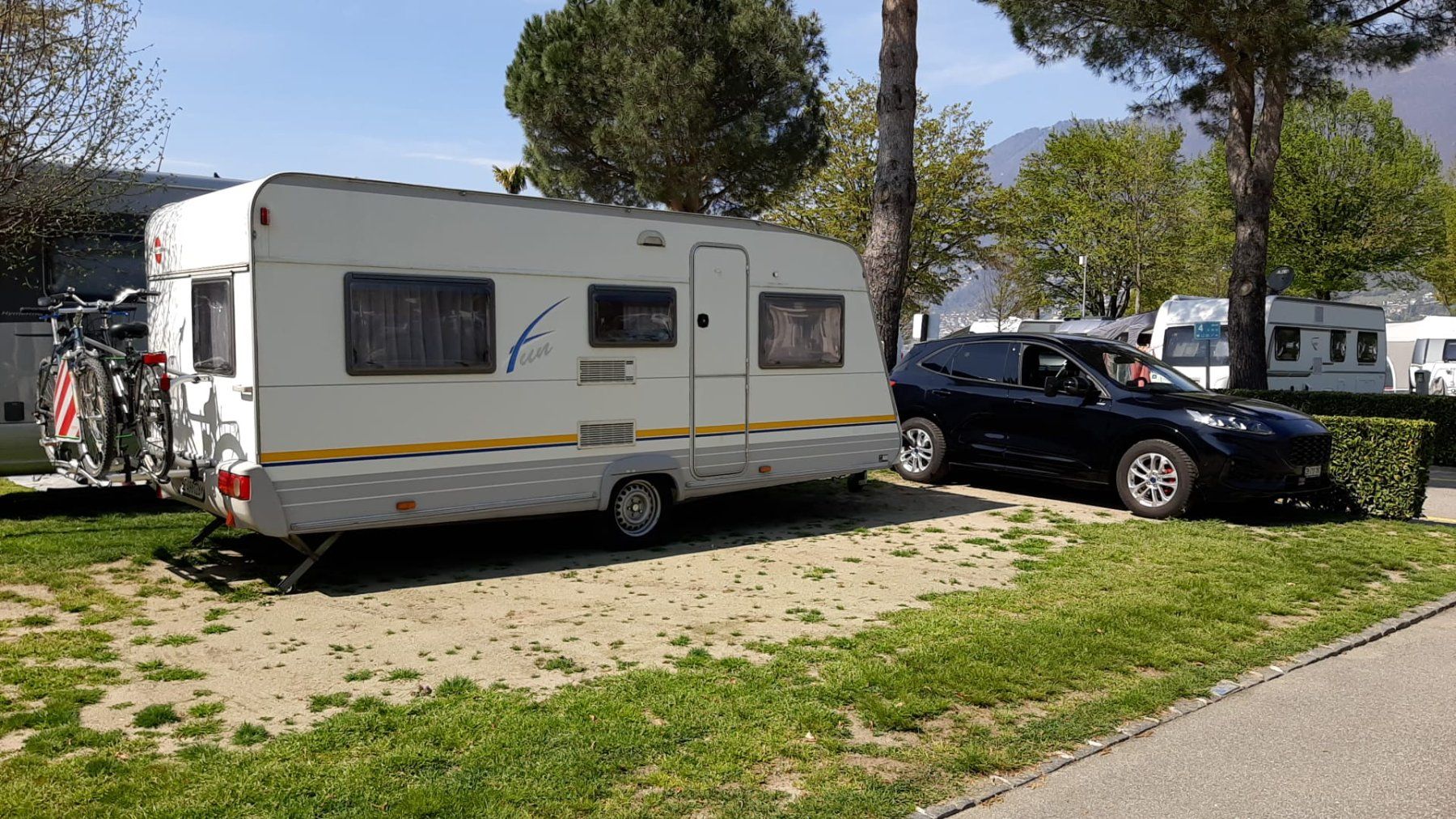 Bürstner Veicoli da campeggio: Wohnwagen mieten schon ab CHF 65.-/Tag – Usato da Wimmis venduto da vic_7sym 2
