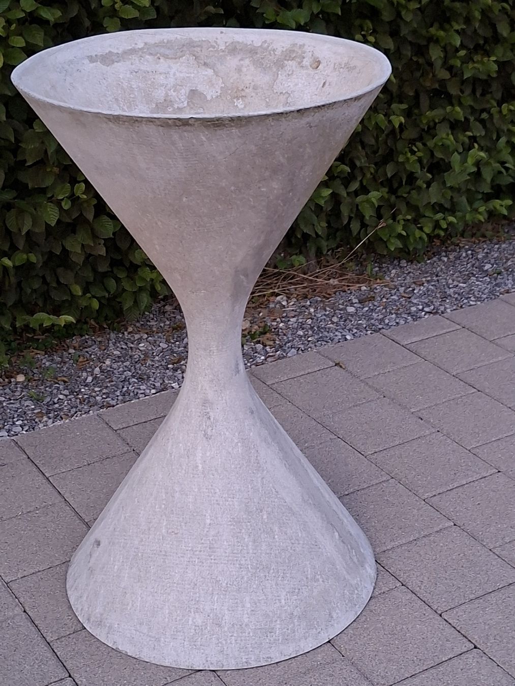 Eternit Vasi per fiori: Willy Guhl Eternit Blumenspindel – Usato da Ganterschwil venduto da HeidiuPeter 8