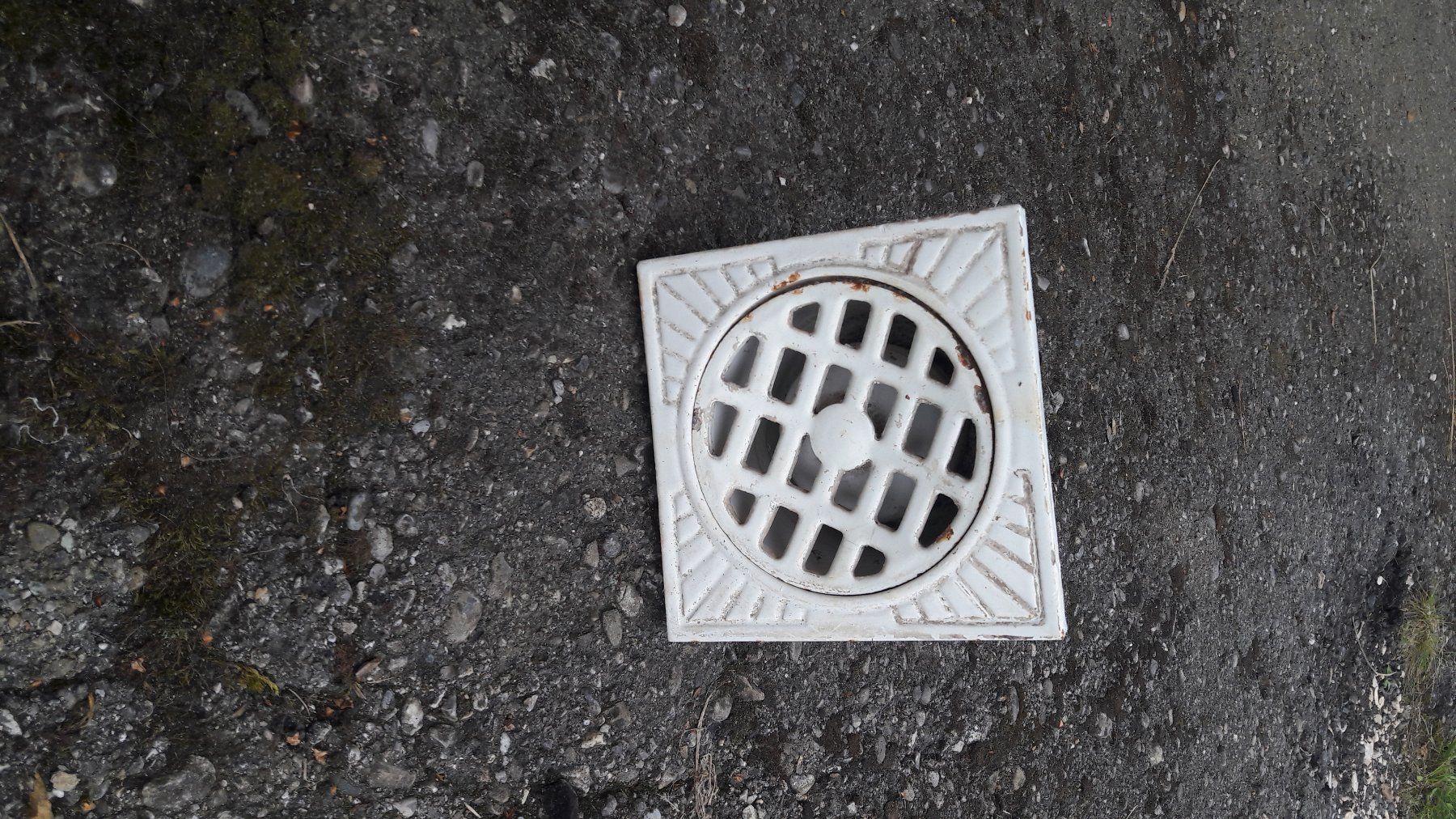 Griglie e Inferriate: Bodenablauf Gusseisen mit Rost – Usato da Laufen venduto da Mann455
