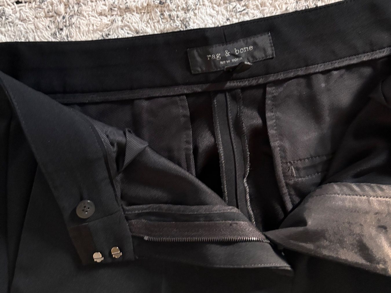 Pantaloni: Schöne schwarze Bundfaltenhose von rag & bone – Usato da Herrliberg venduto da Ernesto002 2