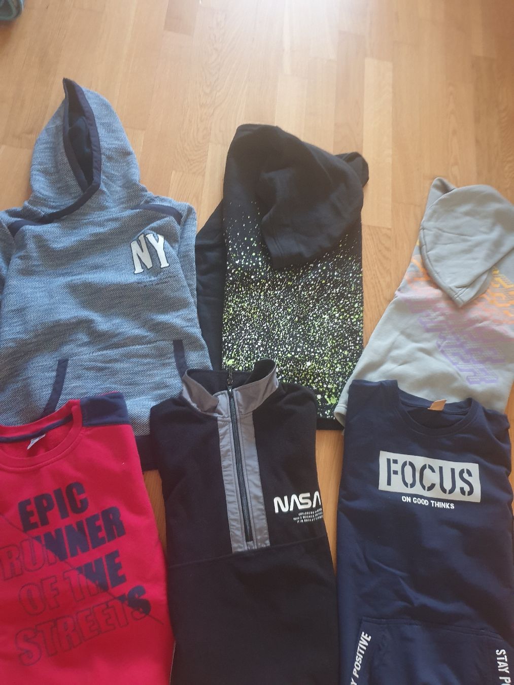 Lotti & Set di vestiti: Neu blouse marque H&M et autres marque. – Nuovo (secondo la descrizione) da Fribourg venduto da mal_8zjh 1
