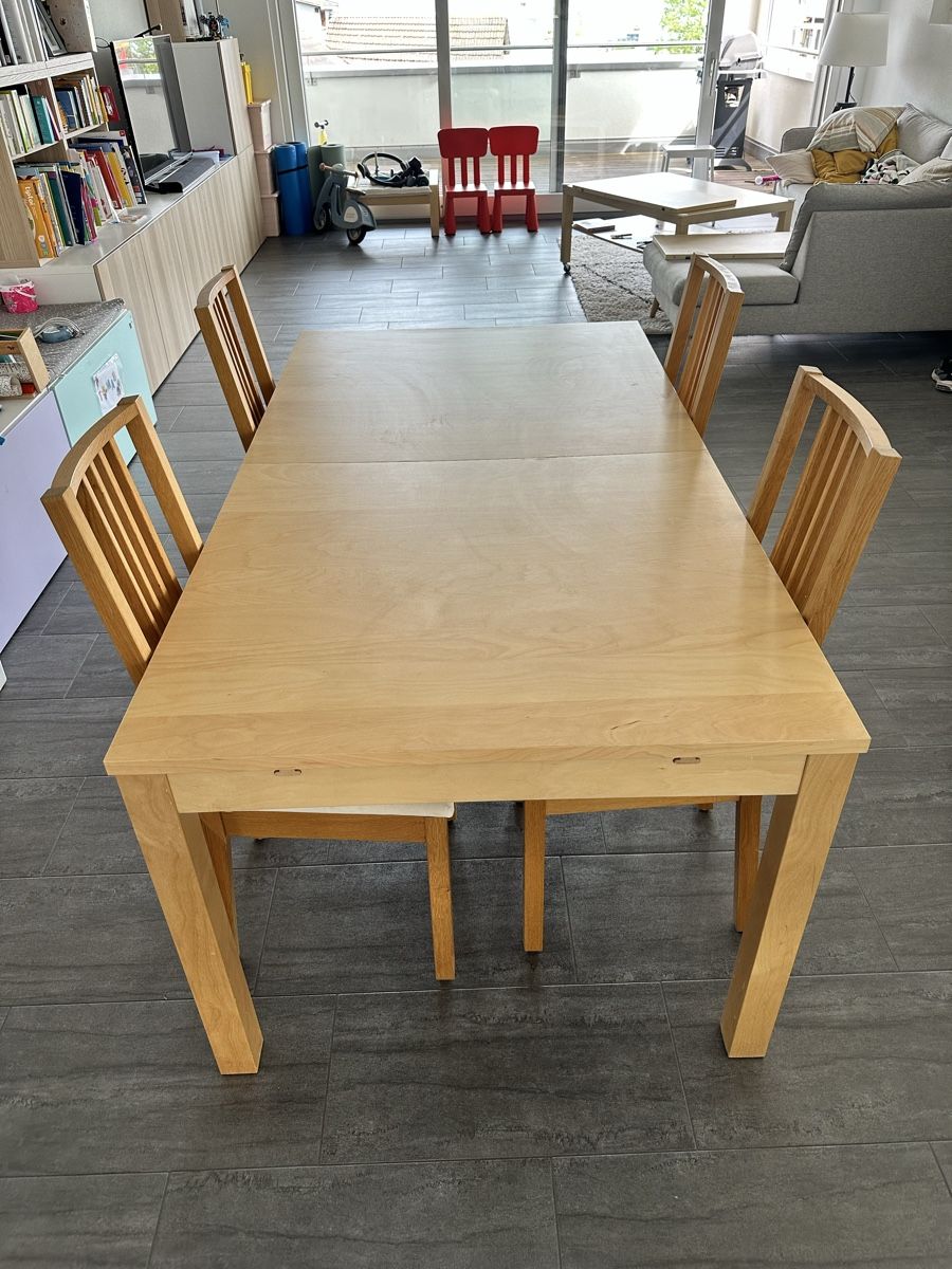Ikea Set de table et chaises: Extendable Dining Table and Chairs Set Light Wood IKEA – D'occasion à Wilen b. Wollerau par carlos.casals