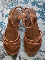 Neue, schmale Sandalen Gr. 38