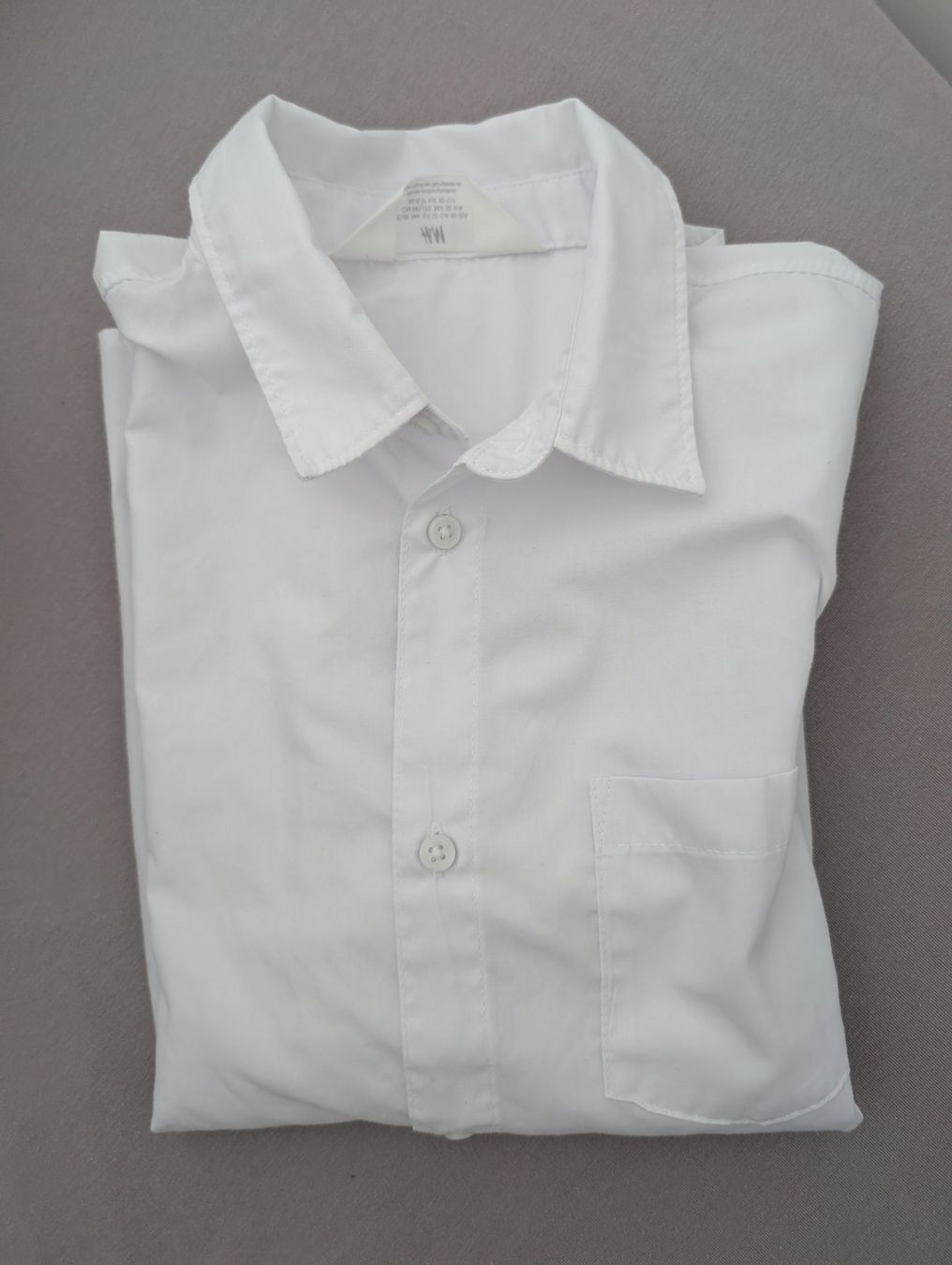 H&M Camicie, T-shirt & Polo: Weisses Hemd langarm Gr. 146 – Usato da Ganterschwil venduto da Nike18