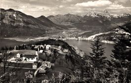 Seelisberg mit Brunnen und den Mythen