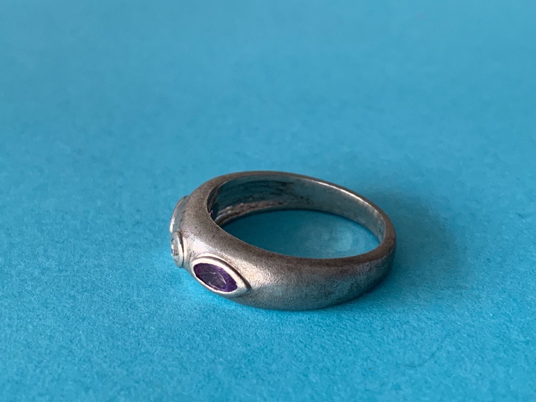 Anelli: Ring Silber violett-weiise steinchen 54 – Usato da Dittingen venduto da Bellevista 1