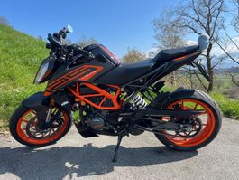 KTM Duke 125