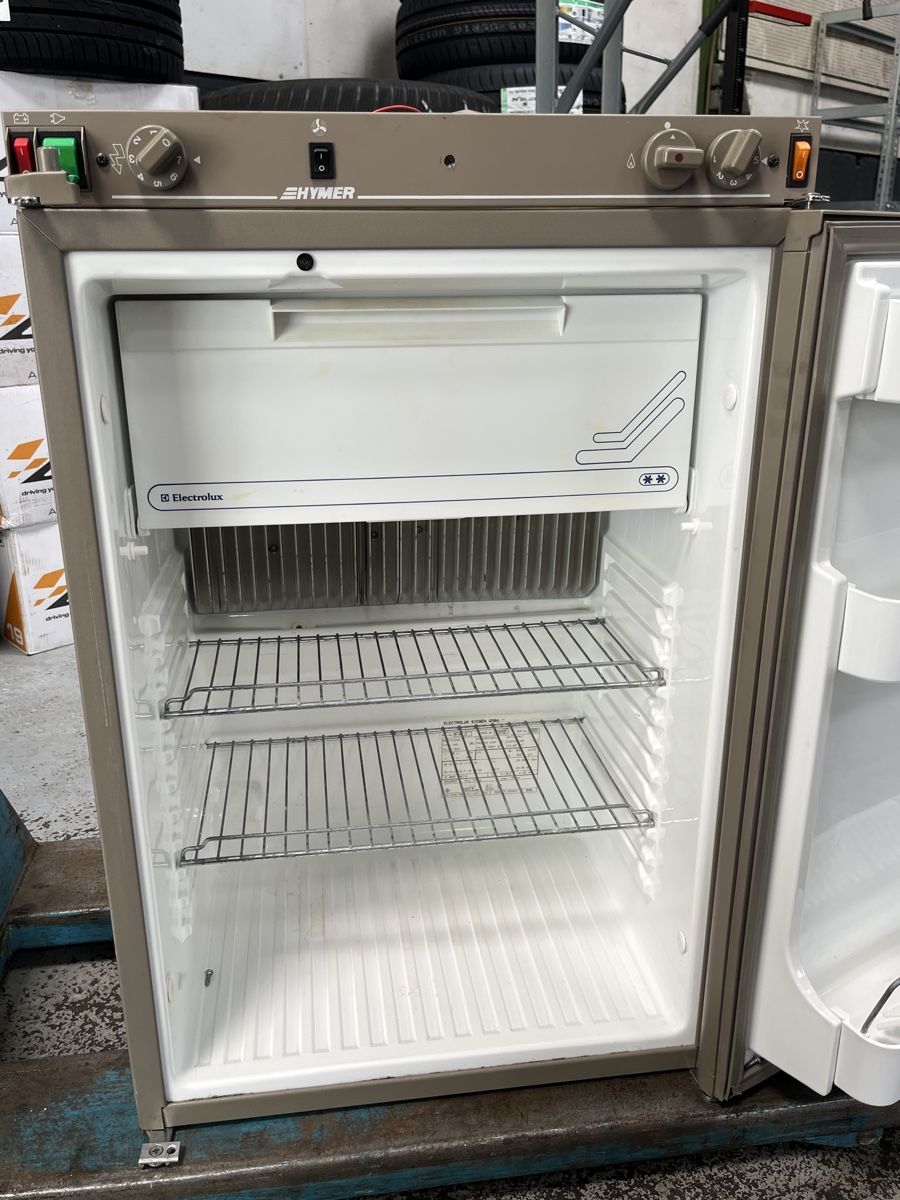 Electrolux Réfrigérateurs: Wohnmobil Kühlschrank – Défectueux à Winznau par BleuAir