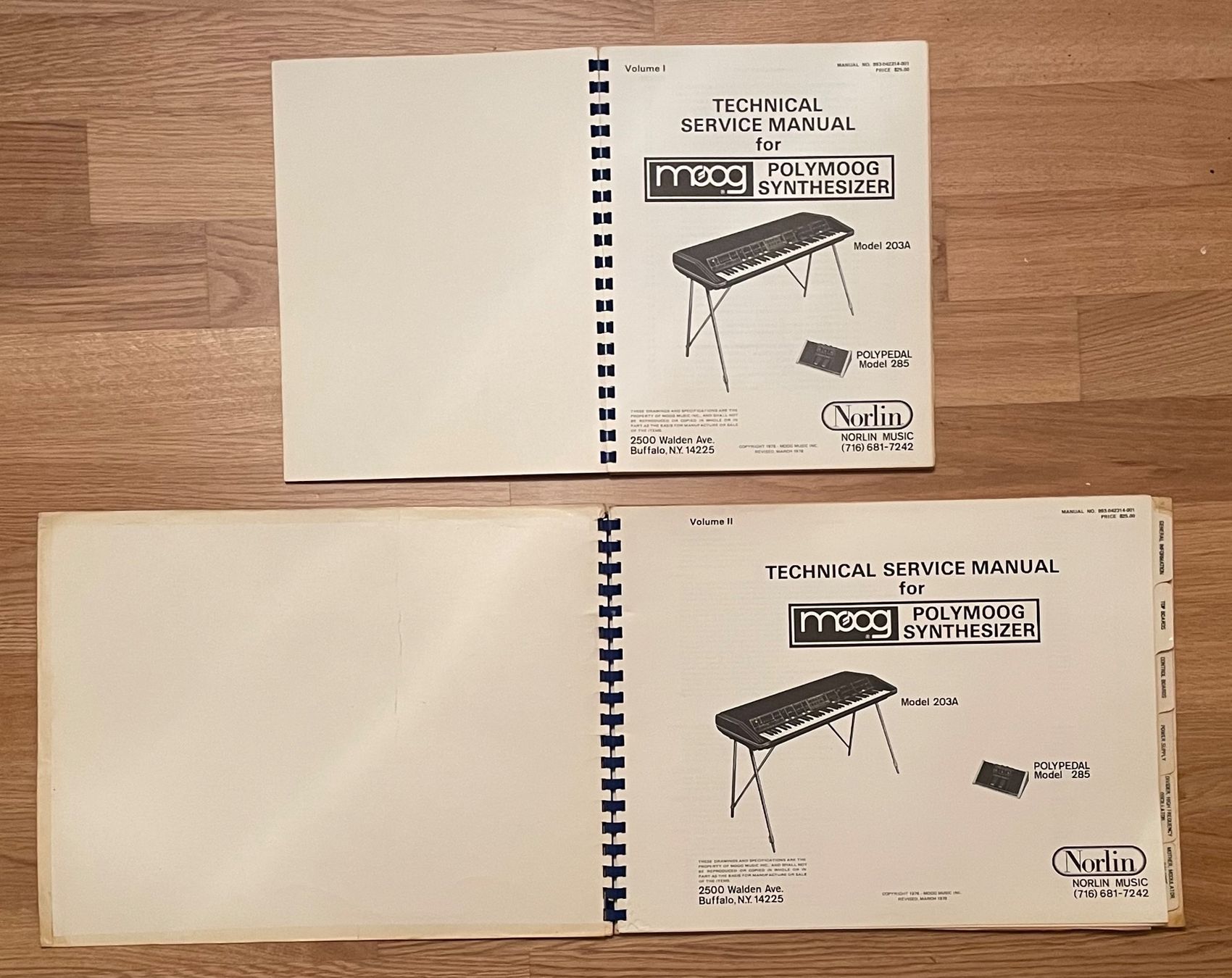 Strumenti musicali: Polymoog Synthesizer Original Technical Manual Vol. 1 & 2 – Usato da Mauren TG venduto da Georgie 1