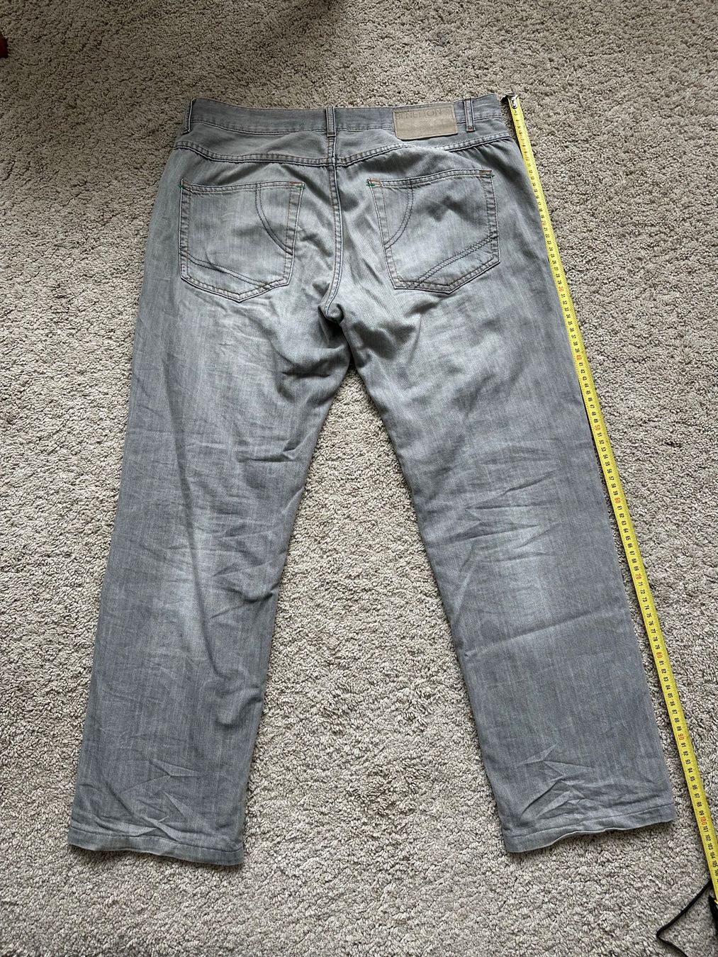 Benetton Jeans: Graue Benetton Jeans, Regular Fit, Gr. W35 – Usato da Basel venduto da Oloir 1