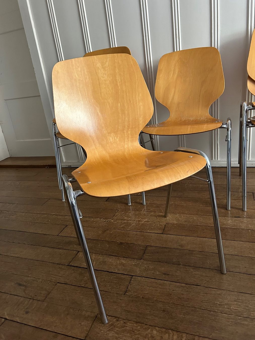 Stühle: 6 stapelbare Holzstühle mit Metallgestell – Gebraucht aus Zürich von clr768kp 2