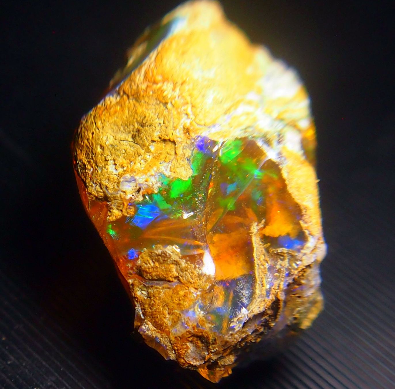 Pietre preziose: 39 ct. Top-funkelnder WELO-Feueropal roh – Nuovo e nell'imballaggio originale da Reinach BL venduto da Marblue 1
