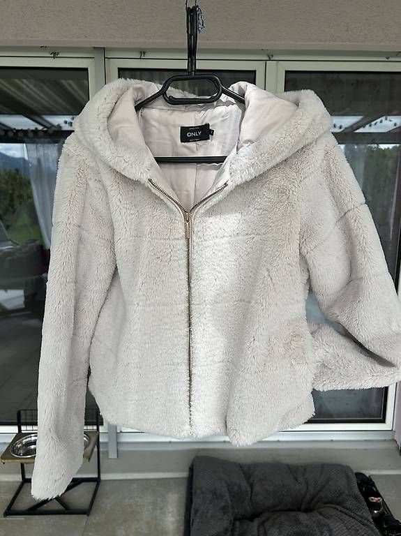 Giacche: Plüschjacke von Only  – Usato da Niederbuchsiten venduto da idontknow.
