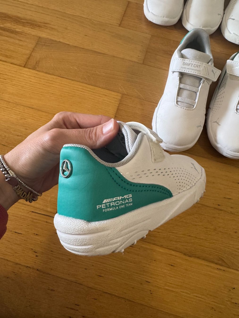 Puma Scarpe per ragazzi: Mercedes Petronas Sneaker Grösse 27 – Usato da Lommis venduto da nel_6nhy 2