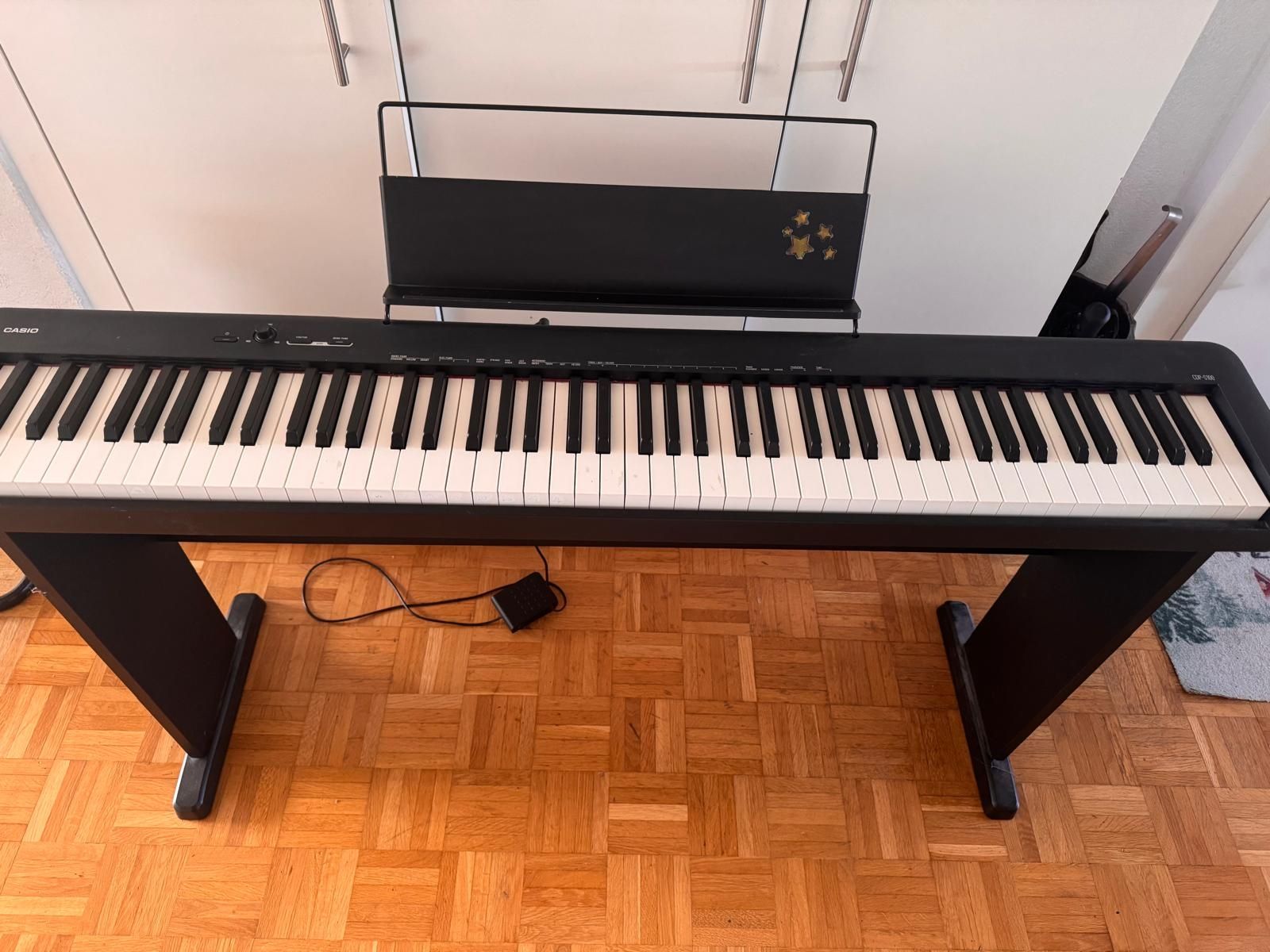 Casio Musikinstrumente: Casio Elektro Klavier  – Gebraucht aus zürich von Rosa1515 1