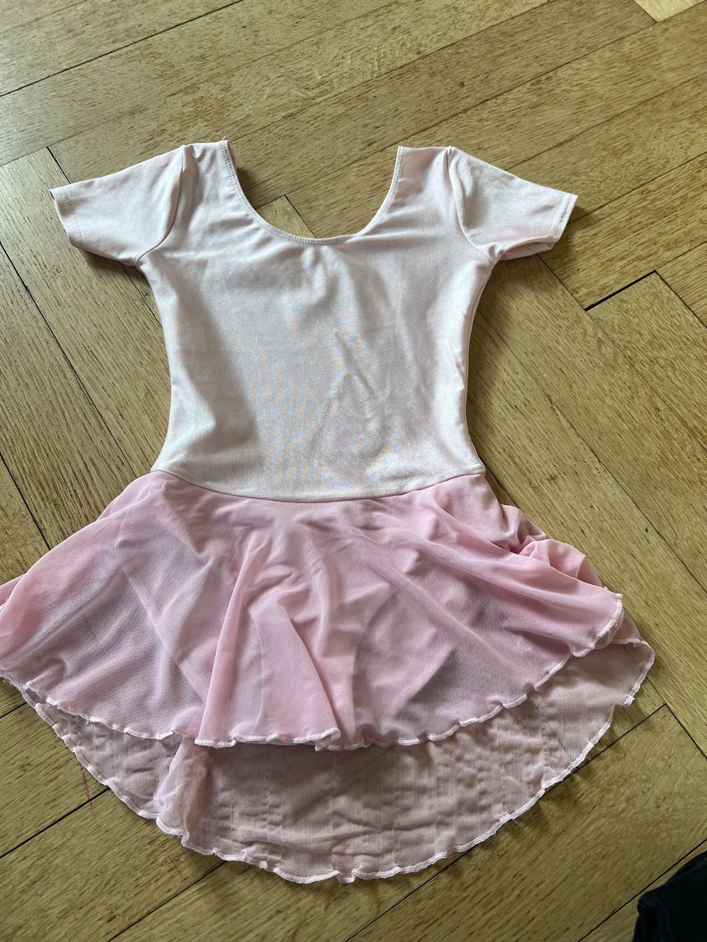 Scarpe, pantaloni & magliette da ginnastica: Ballettkleid Vicard 128 - 140 – Usato da Beinwil am See venduto da brigittehug