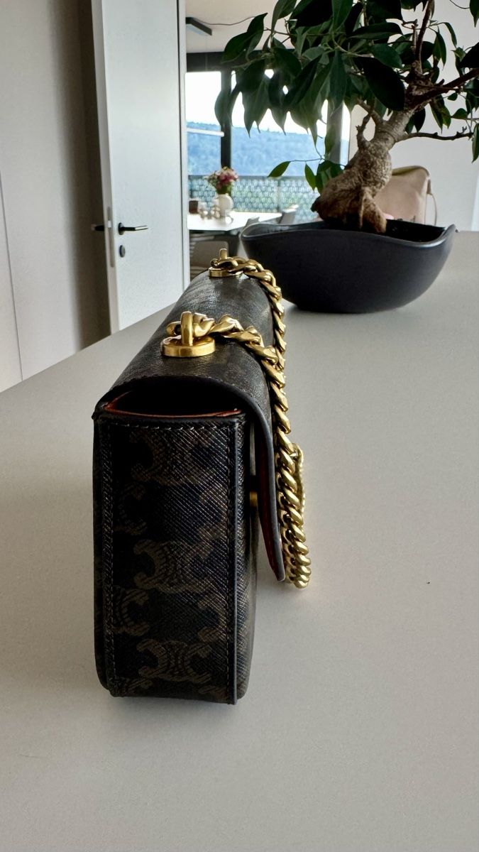 Celine Sacs femmes: Celine Triomphe Canvas Chain Shoulder Bag Tan  – D'occasion à Dübendorf par Pink.Blue 5