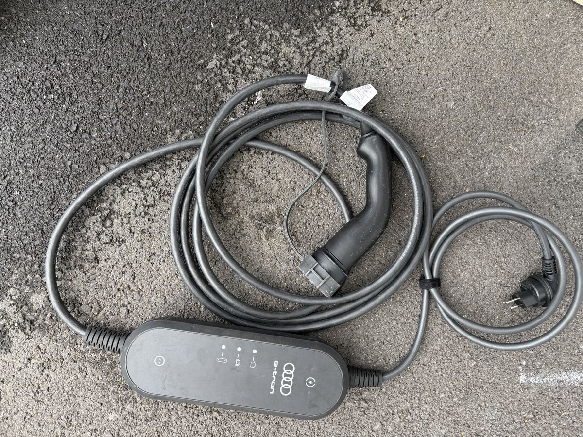 Caricabatterie: Chargeur compact Audi Etron – Usato da Vuadens venduto da dorintodea