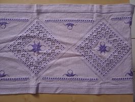 Tischläufer mit Hardanger Stickerei