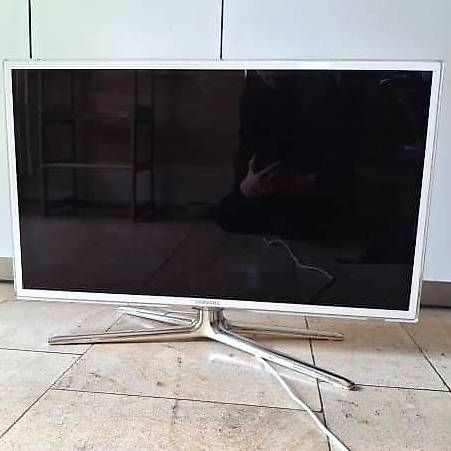 Appareils TV: Téléviseur Samsung 32 pouces type UE32D6510 – D'occasion à St-Sulpice VD par vid_wz89