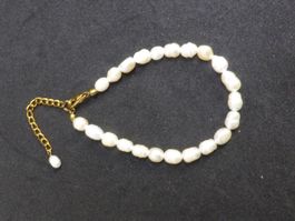 Bracelet avec perles d'eau douce et fermoir plaqué or