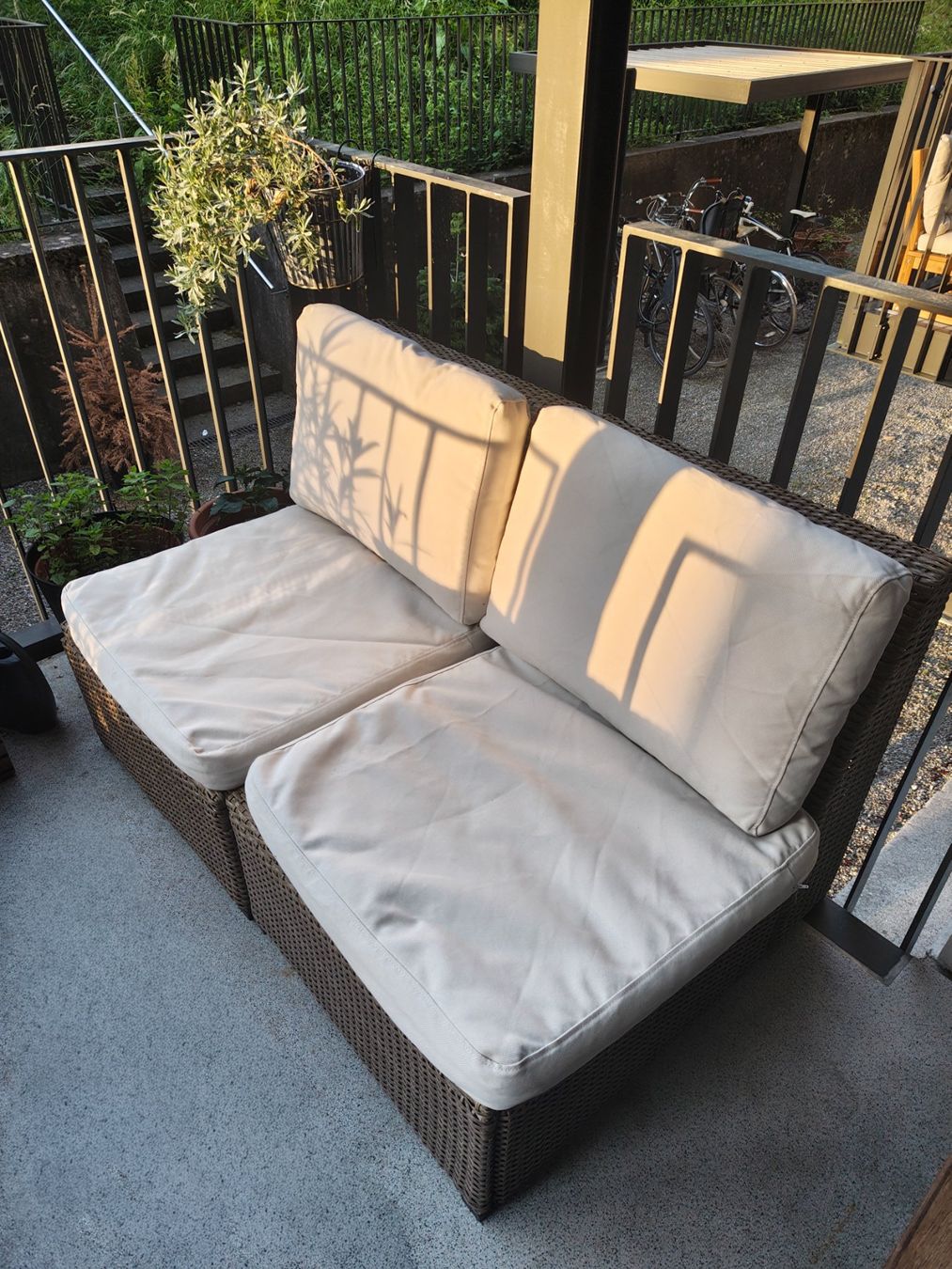 Ikea Divani: Garten Lounge IKEA 2er Sofa mit Kissen – Usato da Zürich venduto da jac_qw7q 2