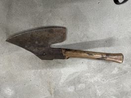 Altes Bügeleisen zum Aufheizen mit Griff Antik Werkzeug RAR
