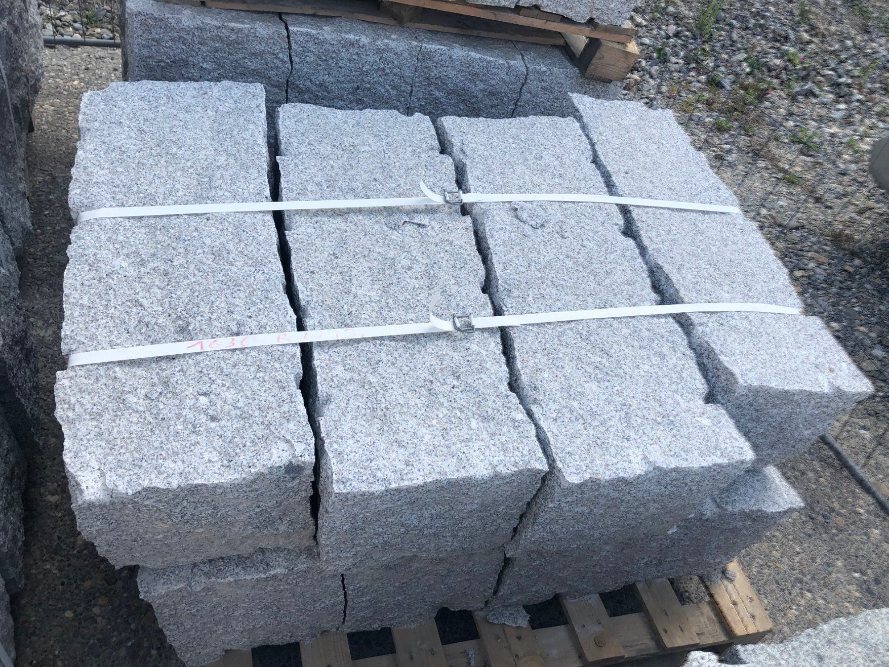 Pietre & tegole: Granit Mauersteine / Quadersteine – Nuovo (secondo la descrizione) da Aarau venduto da natursteinhandel 1