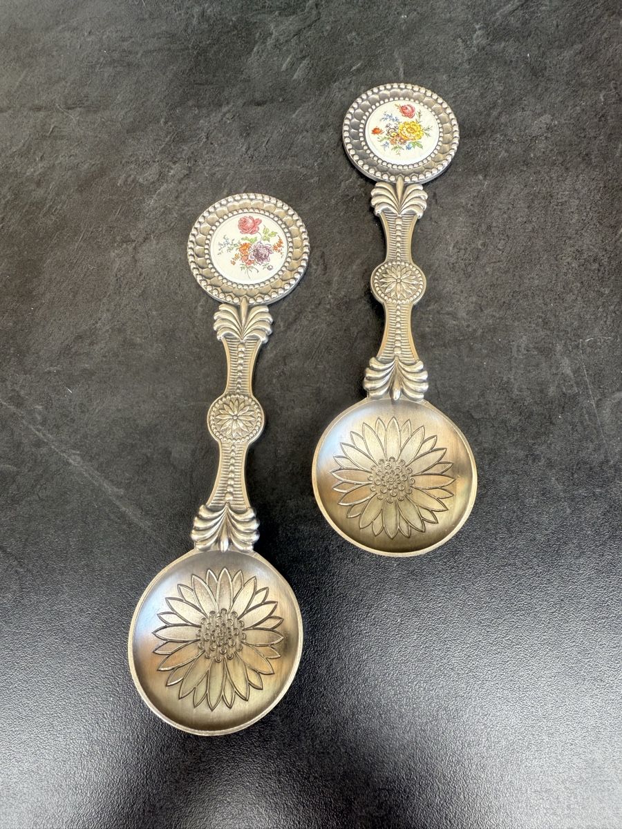 Cuillères: 2 Zinnlöffel mit Blumenmotiv – D'occasion à Wettingen par Ni_la_lo