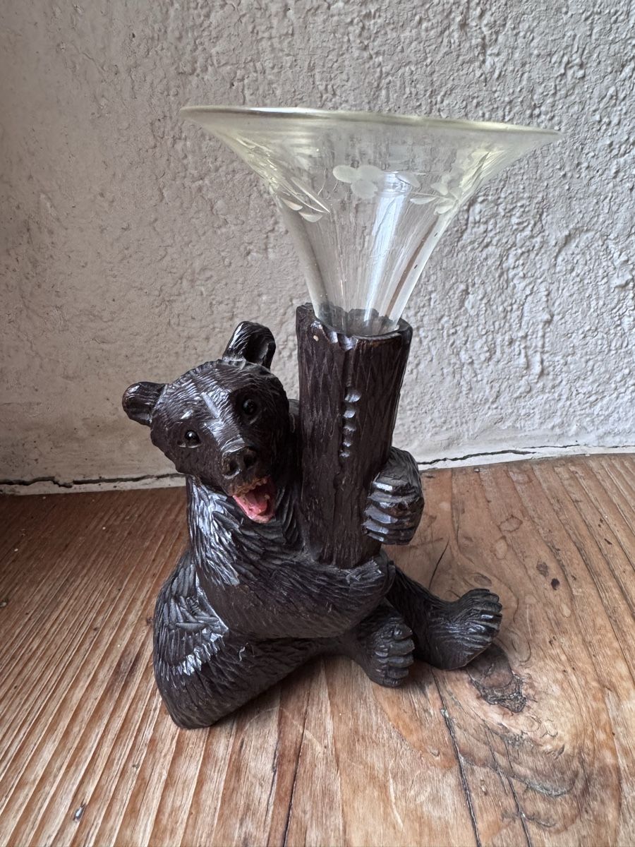 Sculptures & Statues: Brienzer Bär mit gravierter Glasvase – D'occasion à Glovelier par deepfunk