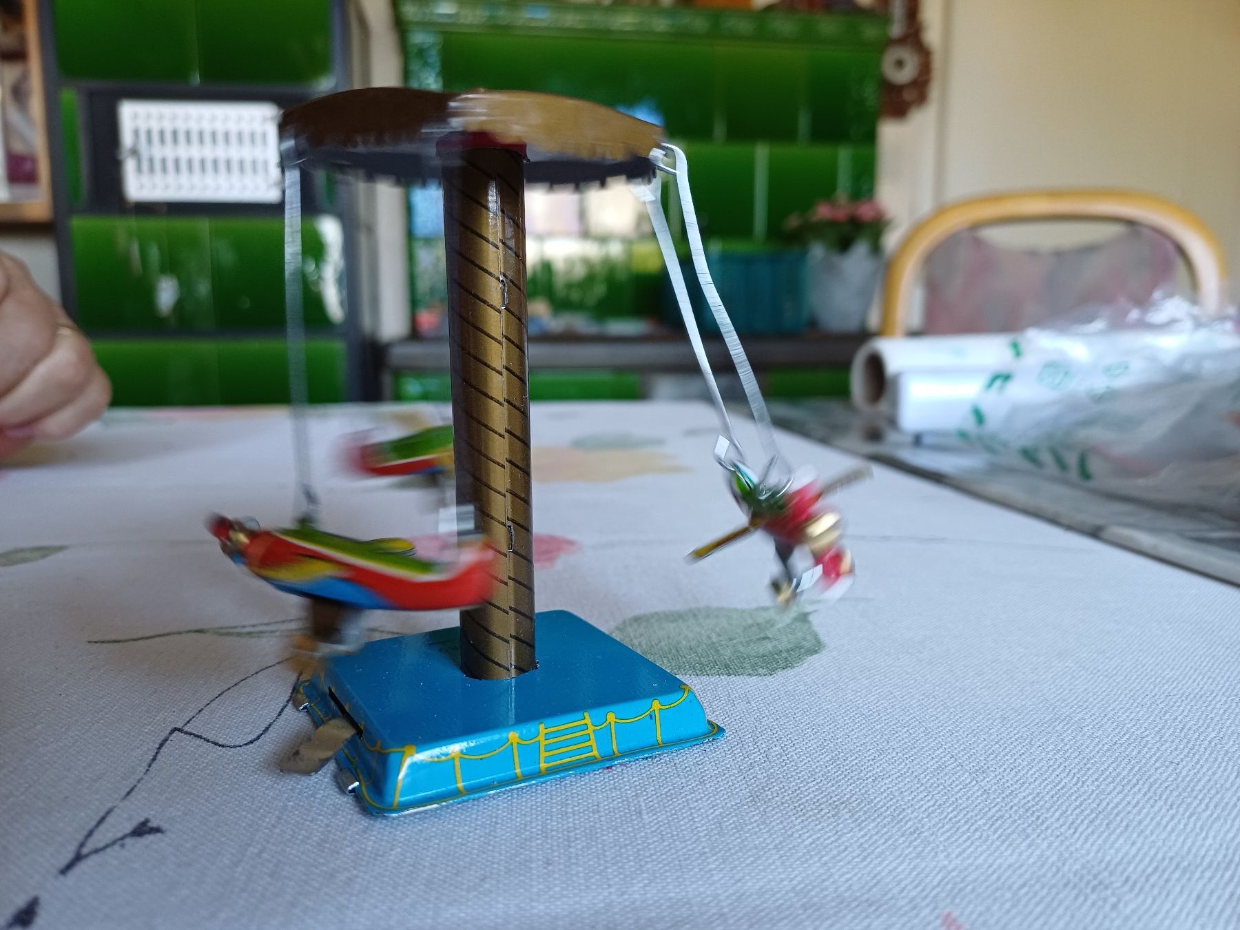 Giocattoli: Karussel mit 3 Fliegern – Nuovo e nell'imballaggio originale da Untersiggenthal venduto da sch_k8s2 1