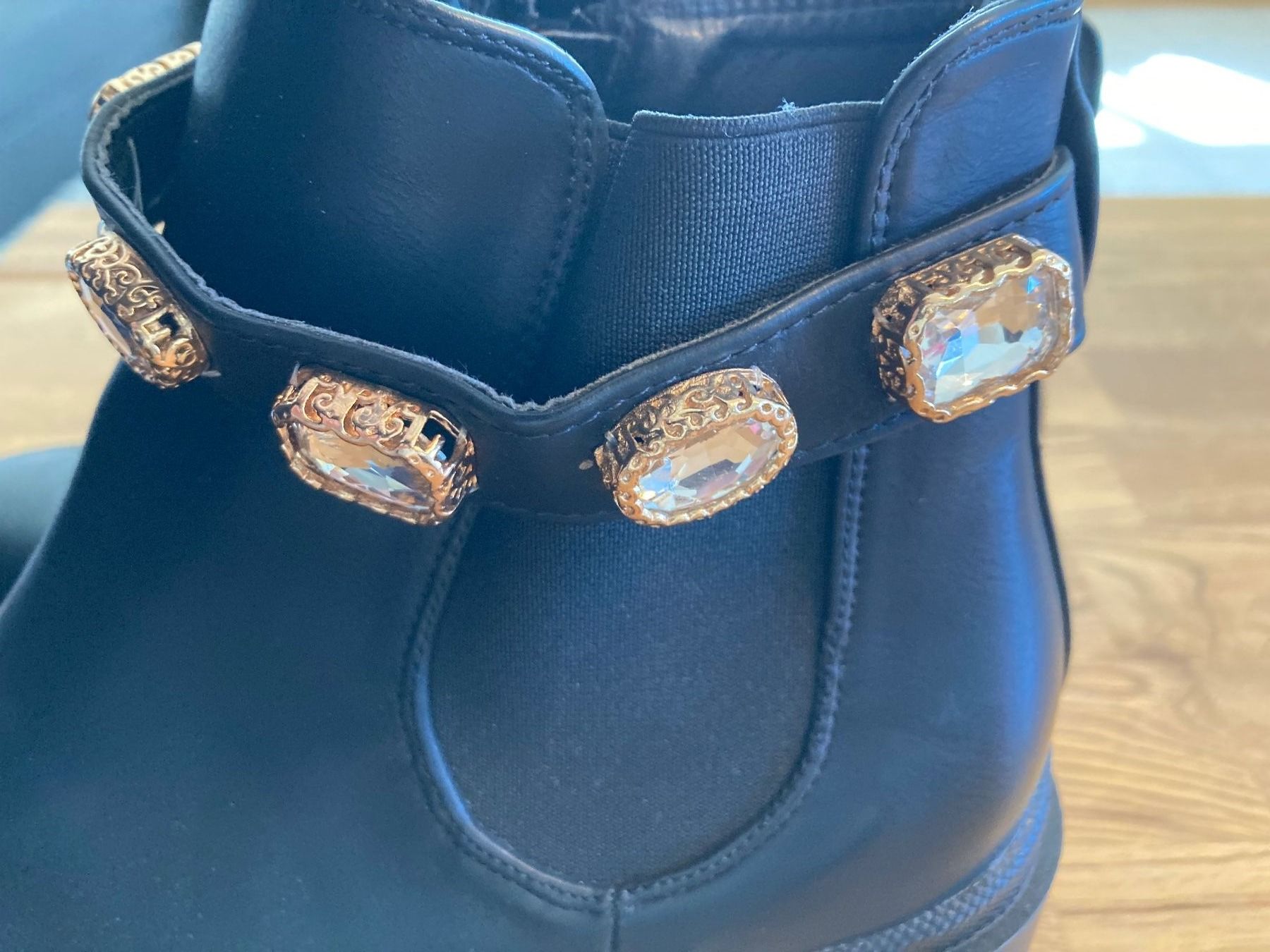 Scarpe da donna: Stiefeletten 39 mit Strass einmal getragen – Usato da Wängi venduto da Kaesli 1