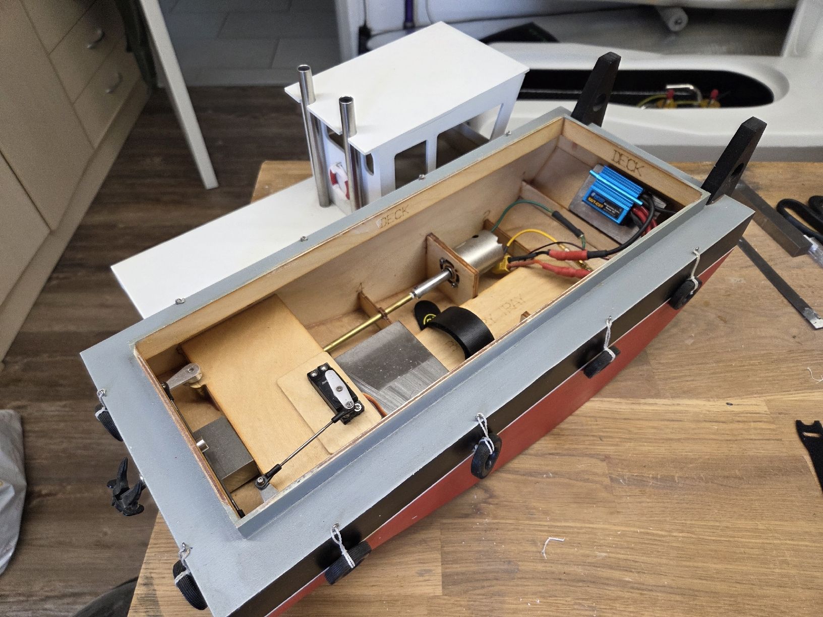 Modellismo RC: Twin Tugster Boot von Zippkits – Usato da Tenniken venduto da Mrsush 5