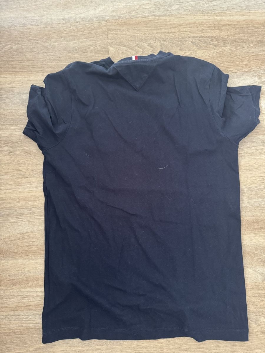 Tommy Hilfiger T-shirt: Tommy hilfiger – Usato da Sierre venduto da jen_w8vt 1