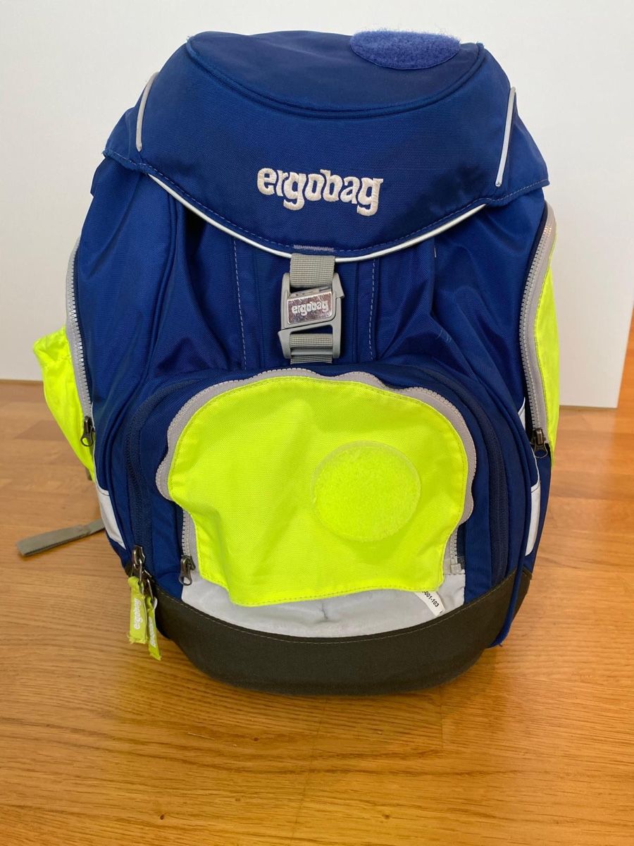 Ergobag Kindertaschen: Ergobag Rucksack blau mit neongelben Applikationen – Gebraucht aus Stans von Nom_2vxb 1