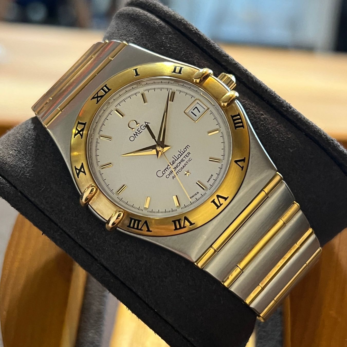 Omega Montres: FLASH SALE Omega Constellation Automatic Date Gold Bezel 120 – D'occasion à Carouge GE par Watchaser 7