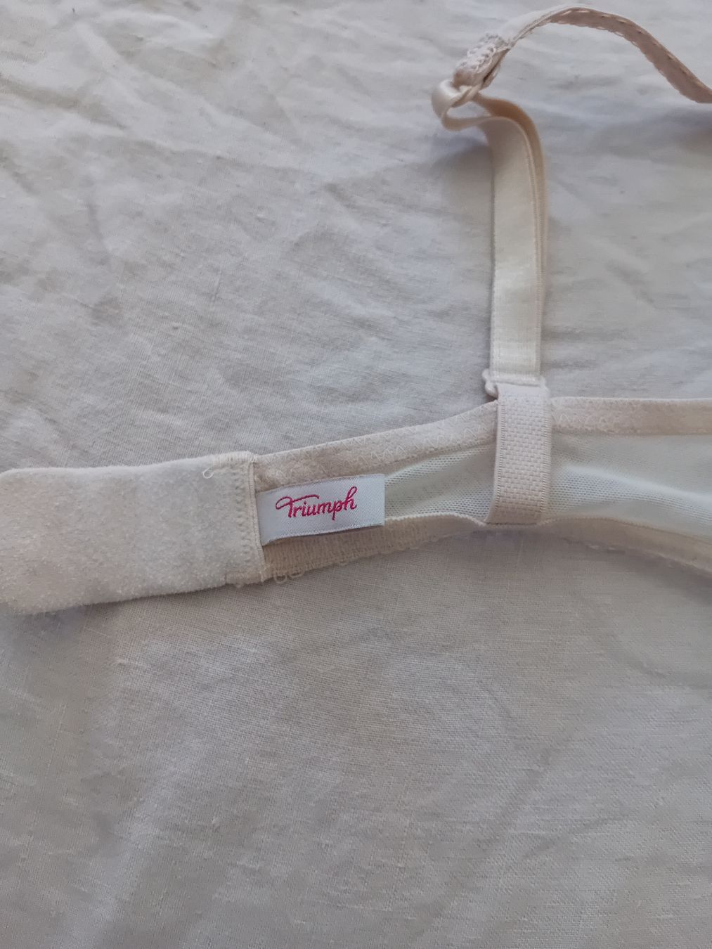 Triumph Sonstige Unterwäsche: Triumph BH, hautfarbene Spitze, Gr75B – Gebraucht aus Romanshorn von milenva 2