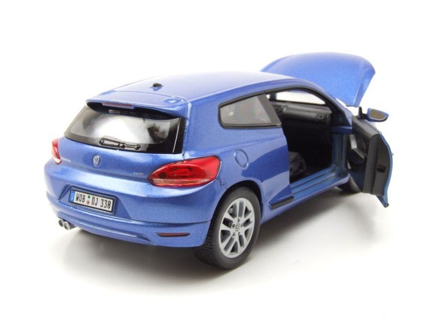 Volkswagen Modellini d'auto: VW Scirocco III Coupé Phase I 2008-2014 blau met.       1:24 – Nuovo e nell'imballaggio originale da Gerlafingen venduto da espero88 7