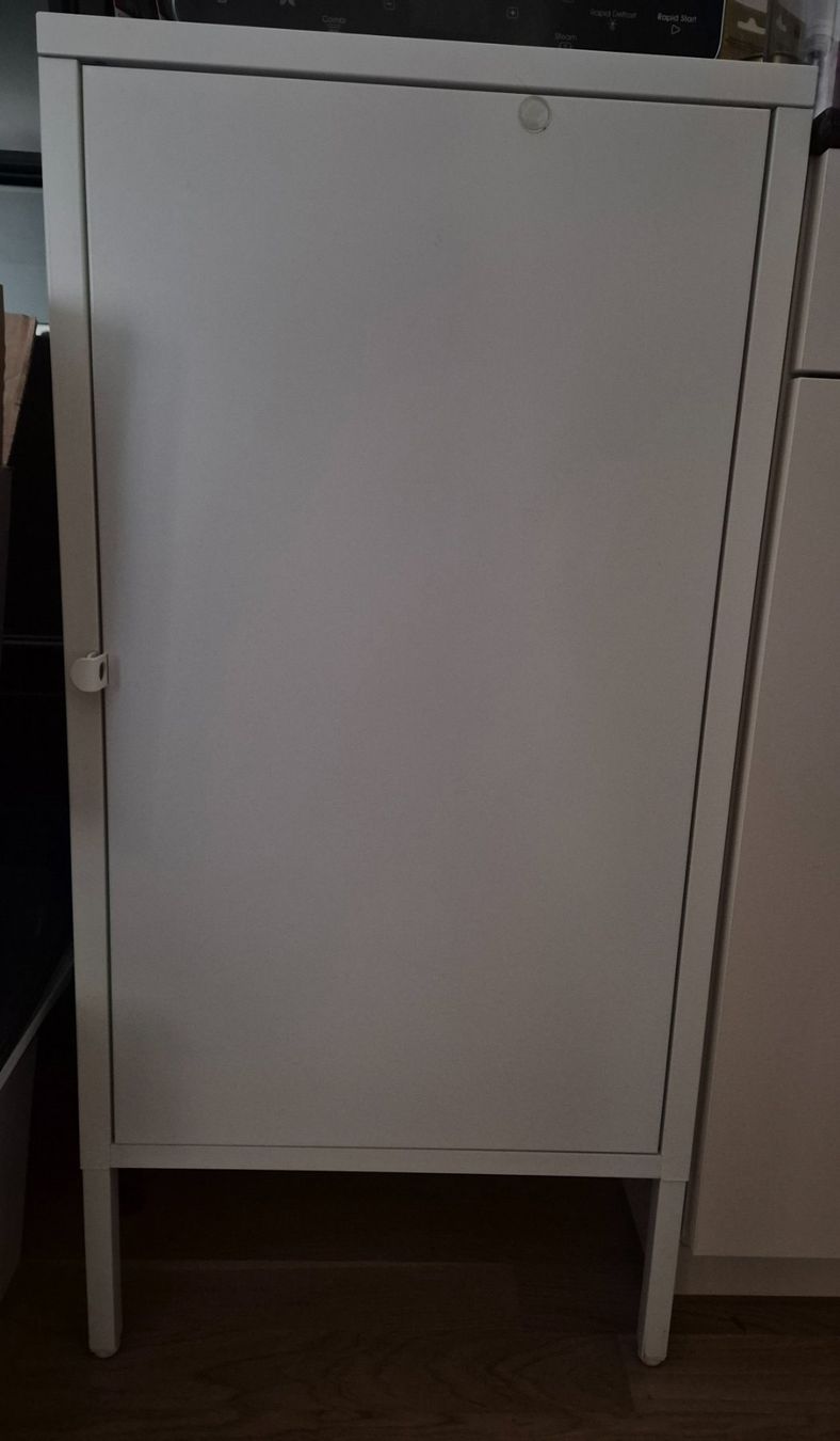 Ikea Armadi: Kleiner Metallschrank – Usato da Grenchen venduto da Silence666