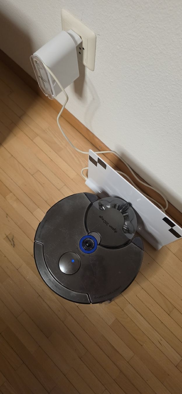 Dyson Aspirapolveri & Accessori: Saugroboter Dyson 360 eye mit Ladestation und Karton – Usato da Buchs AG venduto da Manu827