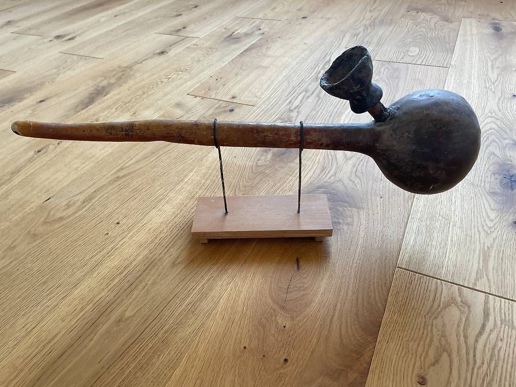 Skulpturen & Statuen: Altes ethnografisches Objekt / Pfeife auf Sockel – Gebraucht aus Häfelfingen von JeremiasR