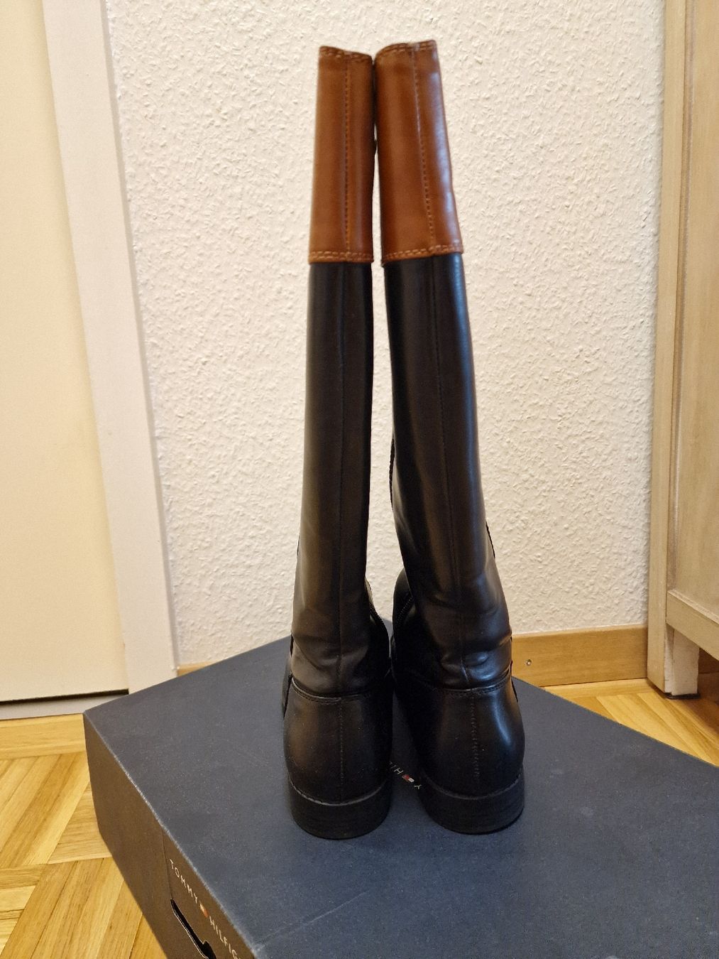Tommy Hilfiger Scarpe da donna: Bottes Tommy Hilfiger - taille US 8.5 – Usato da Perly venduto da dayna_46 2