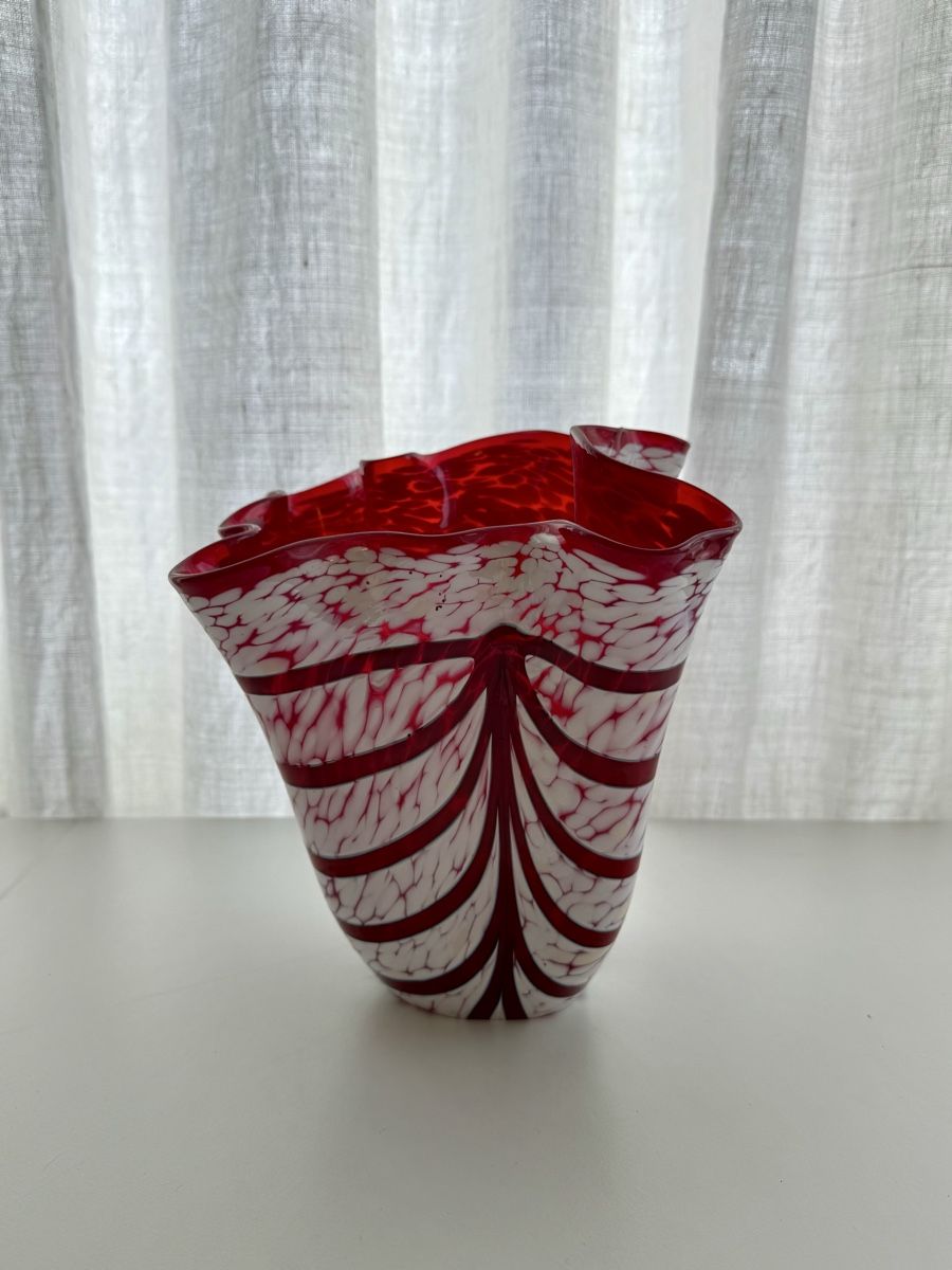 Vasen & Gefässe: Einzigartige rot-weisse Fazzoletti Vase – Neu (gemäss Beschreibung) aus Zürich von cle_7zph 4