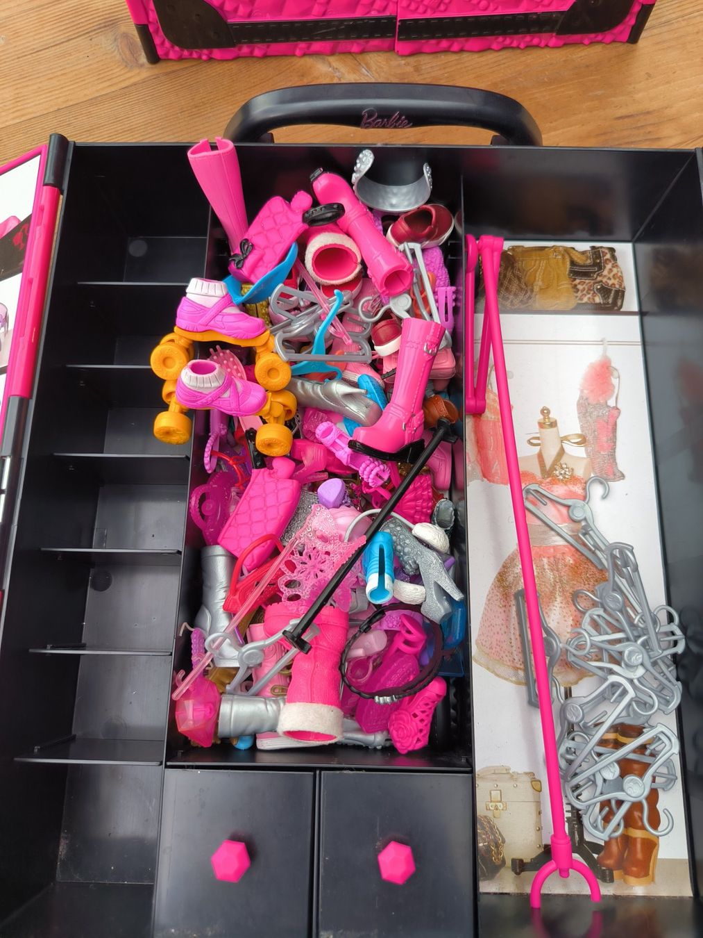 Puppen: Barbies mit viel Zubehör – Gebraucht aus Murzelen von zbe_qwt6 4