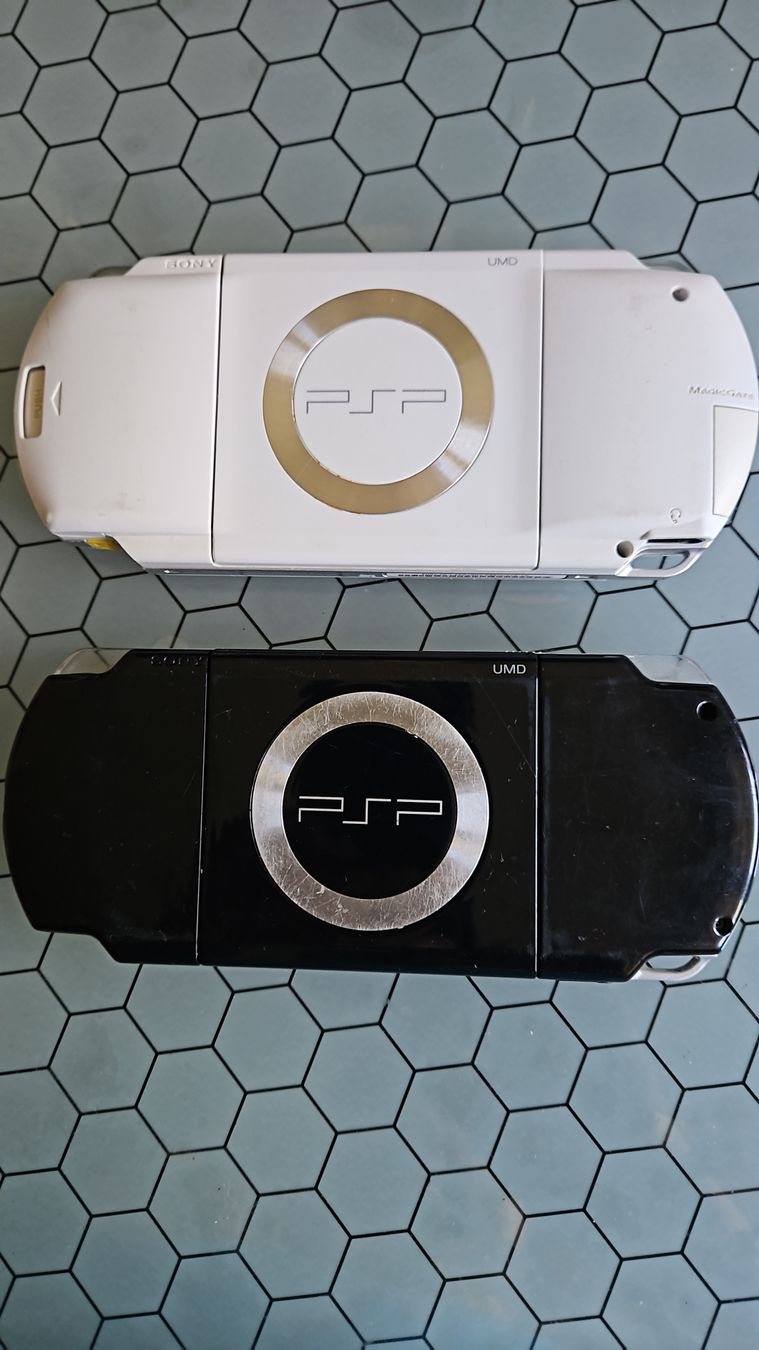 Sony Console: 2 console Sony PSP avec 27 jeux – Usato da Genève venduto da Pedro67 8