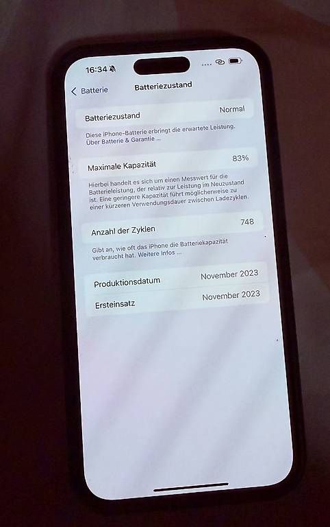 Portables: Iphone 15 Pro Max  – D'occasion à Wil SG par Annaleiin1420 4