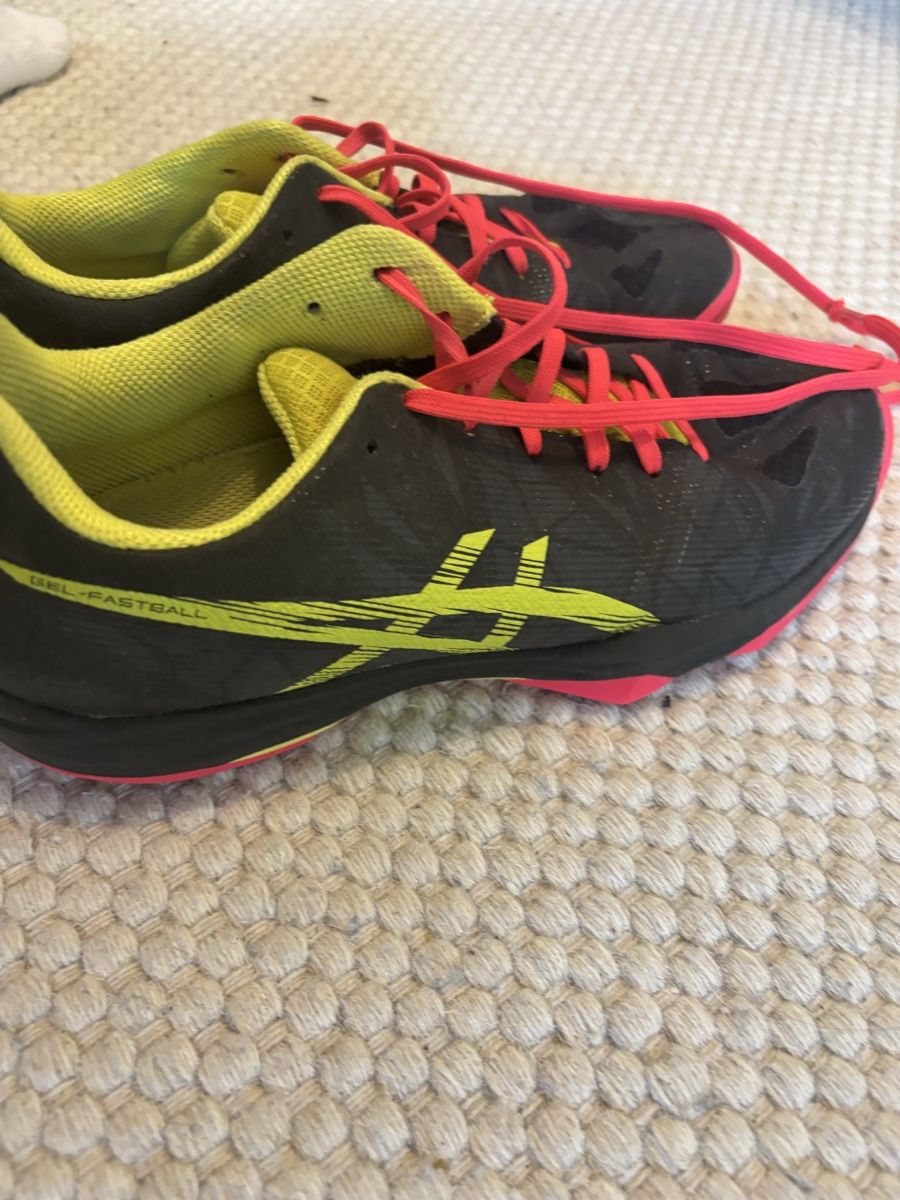 Asics Scarpe da donna: Hallenschuh Asics – Usato da Winterthur venduto da nicolaparpan
