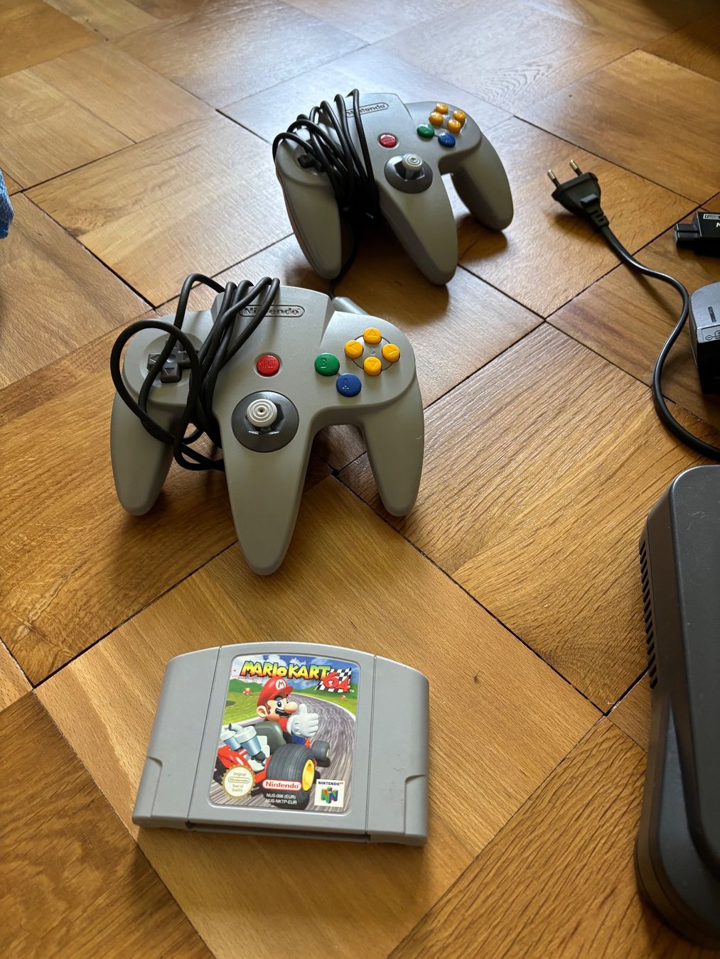 Nintendo Console: Nintendo 64 mit 2 Controller und Mario Kart – Usato da Ottenbach venduto da Swisstwins 3