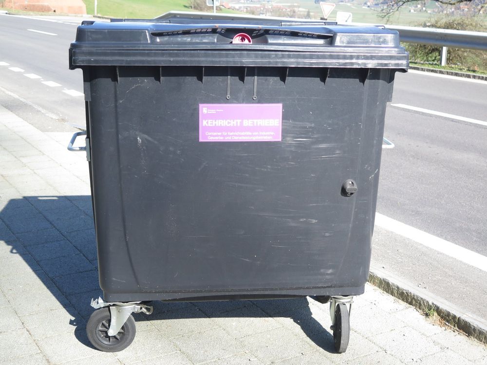 Ochsner 800L Abfallcontainer aus Kuststoff Schwarz Neuwert. (Gebraucht ...