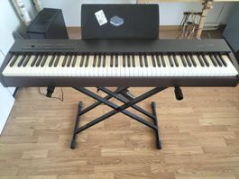 Digital Piano Roland F-20 schwarz gebraucht